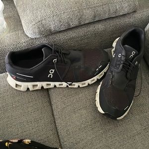 On cloud tennis shoes